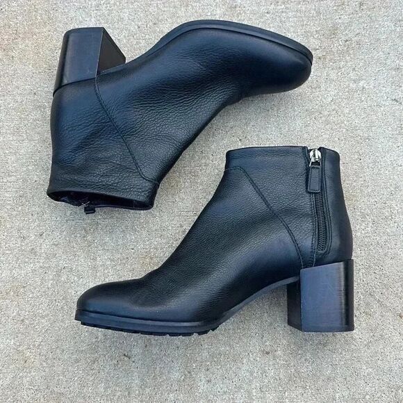 Aquatalia Everett Leather Black Block Heel Zip Up Ankle Bootie Women’s Size 7.5 - Picture 2 of 12
